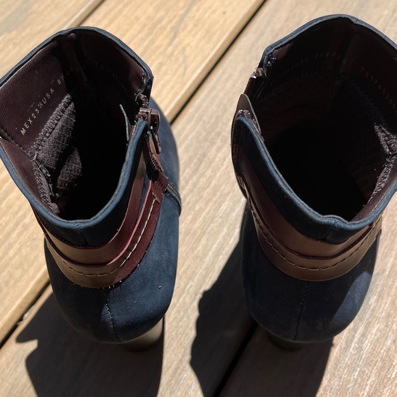 Like new, nave blue ankle boots - Picture 3 of 5